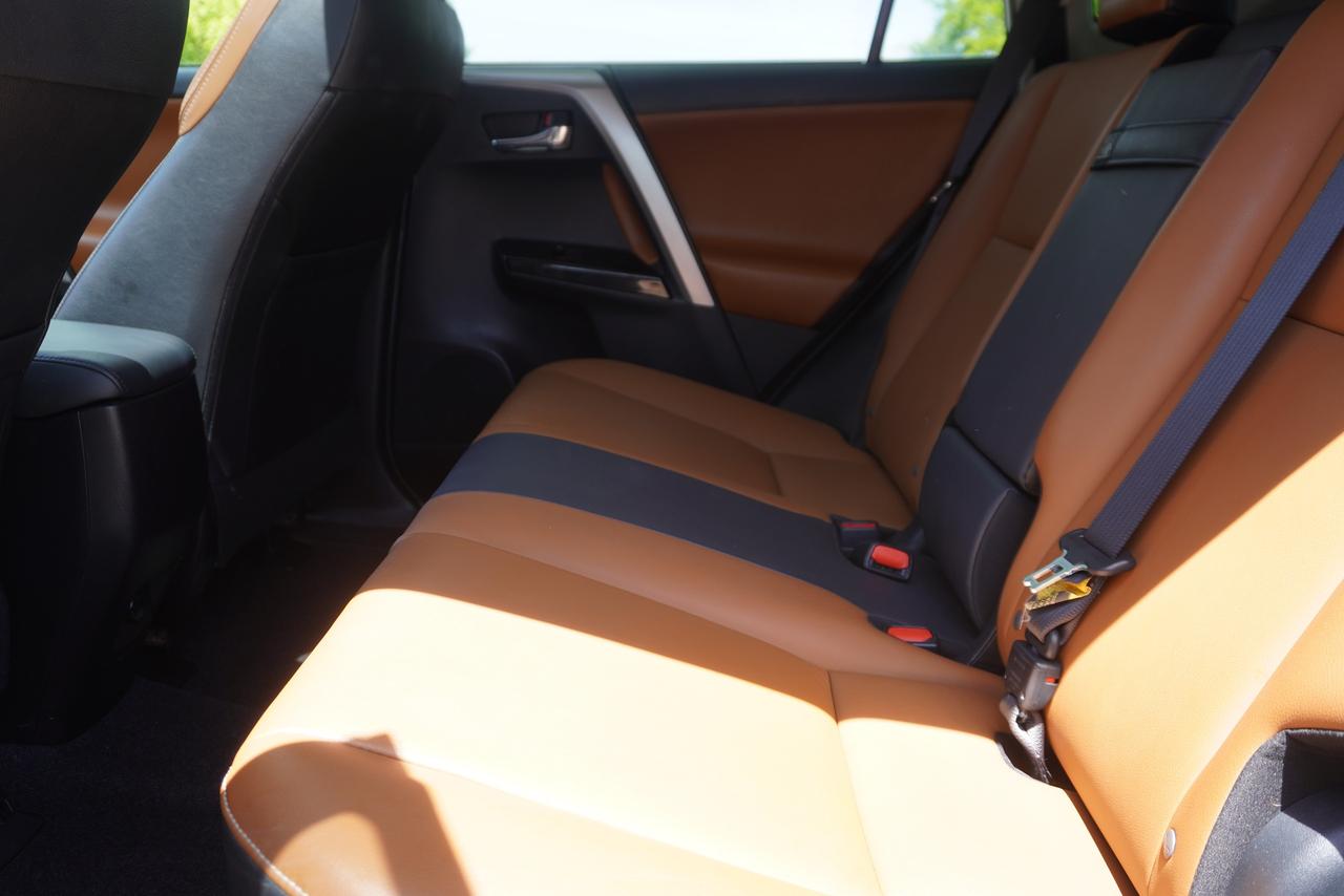 2016 Toyota RAV4 LIMITED / HYBRID / LOW KM'S / FULL SERVICE HISTORY Photo