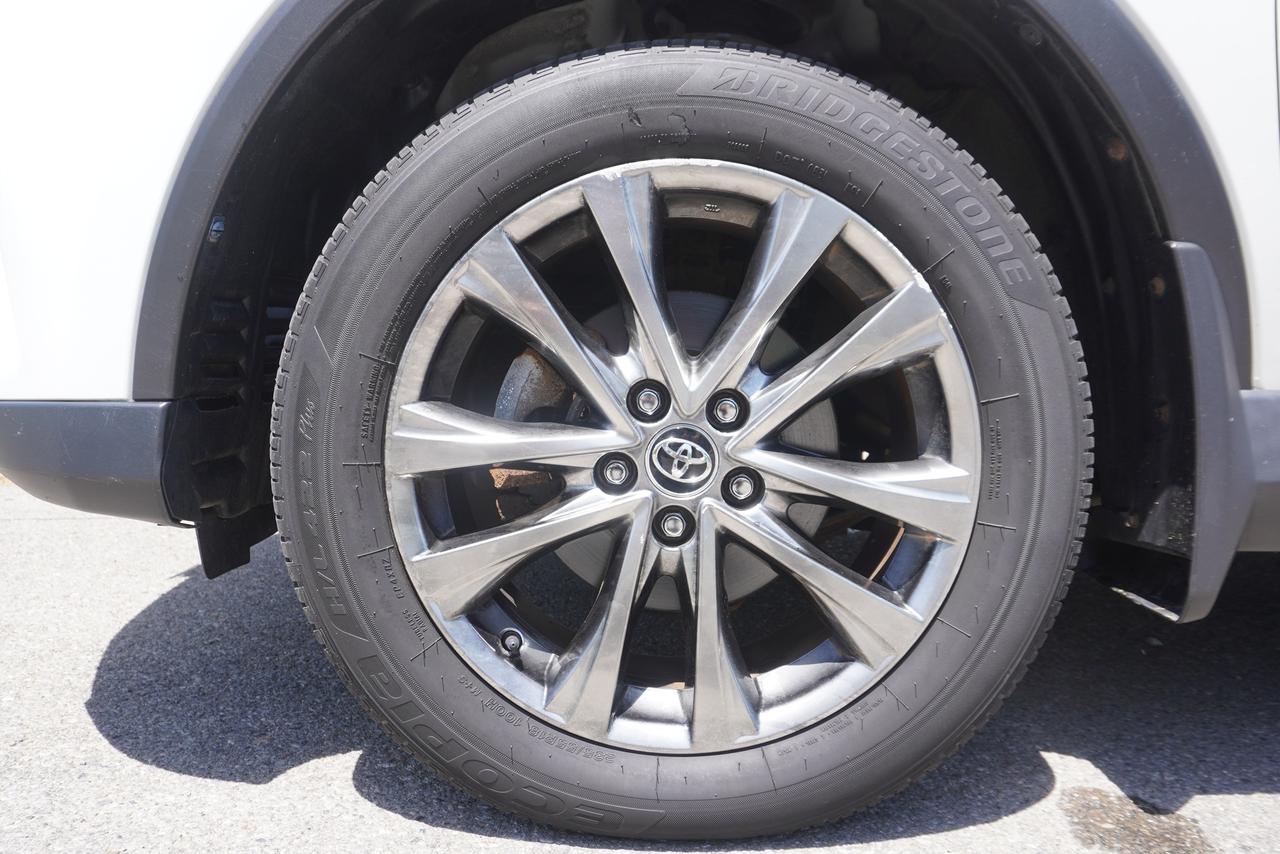 2016 Toyota RAV4 LIMITED / HYBRID / LOW KM'S / FULL SERVICE HISTORY Photo