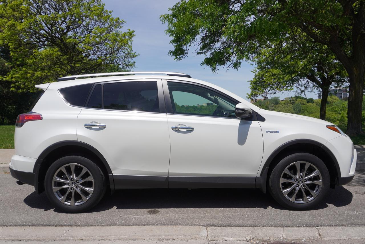 2016 Toyota RAV4 LIMITED / HYBRID / LOW KM'S / FULL SERVICE HISTORY Photo4