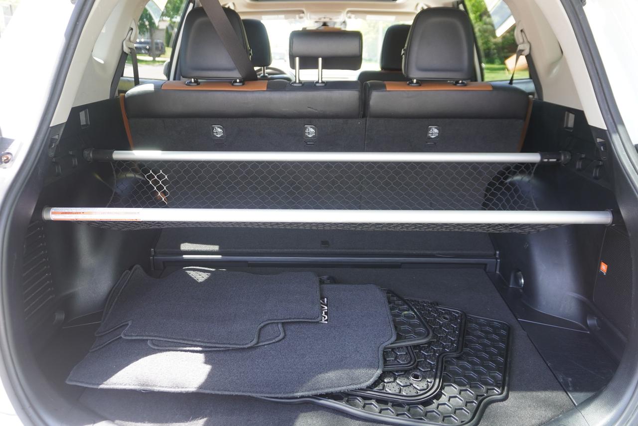 2016 Toyota RAV4 LIMITED / HYBRID / LOW KM'S / FULL SERVICE HISTORY Photo