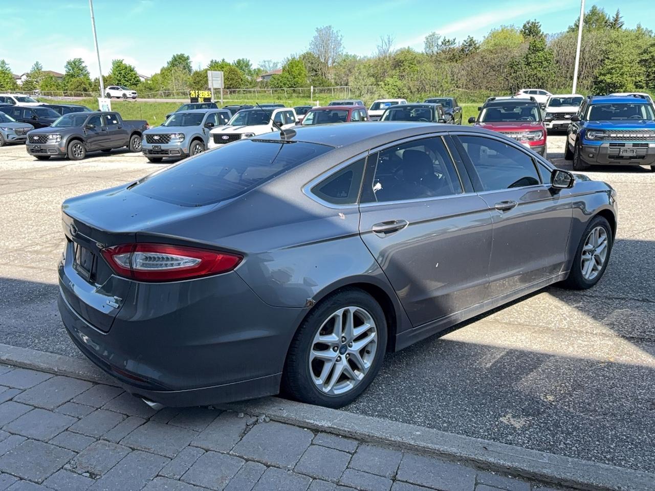2013 Ford Fusion LOCAL TRADE, LEATHER, 2 SETS OF TIRES, AS TRADED Photo4
