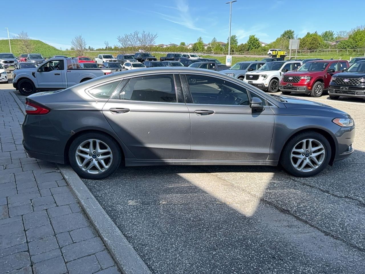 2013 Ford Fusion LOCAL TRADE, LEATHER, 2 SETS OF TIRES, AS TRADED Photo3