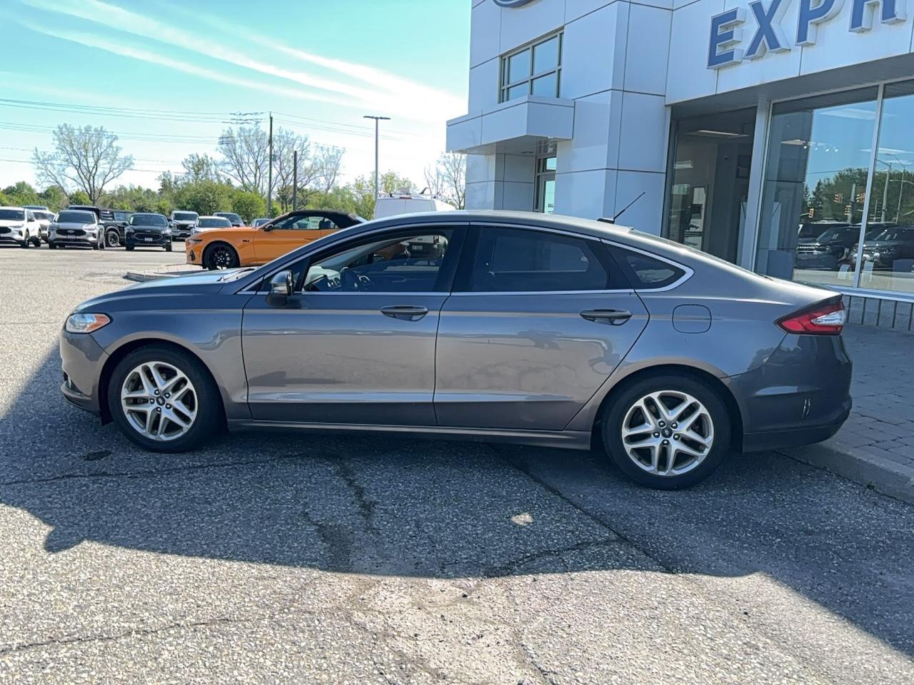 2013 Ford Fusion LOCAL TRADE, LEATHER, 2 SETS OF TIRES, AS TRADED Photo