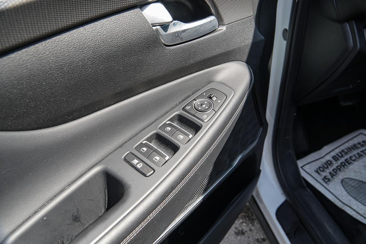 2020 Hyundai Santa Fe Preferred AWD |PANO|LEATHER|BSM|LDW|HEATED SEATS Photo