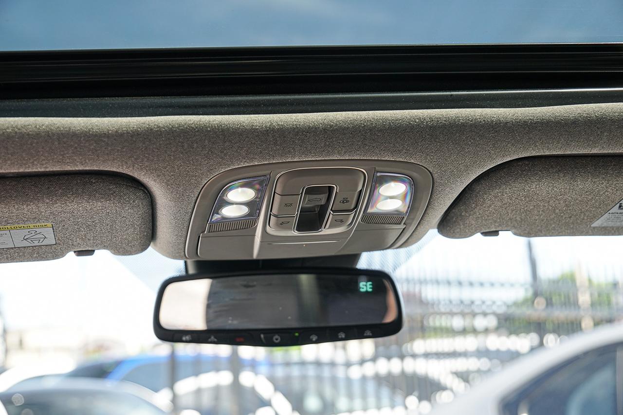 2020 Hyundai Santa Fe Preferred AWD |PANO|LEATHER|BSM|LDW|HEATED SEATS Photo