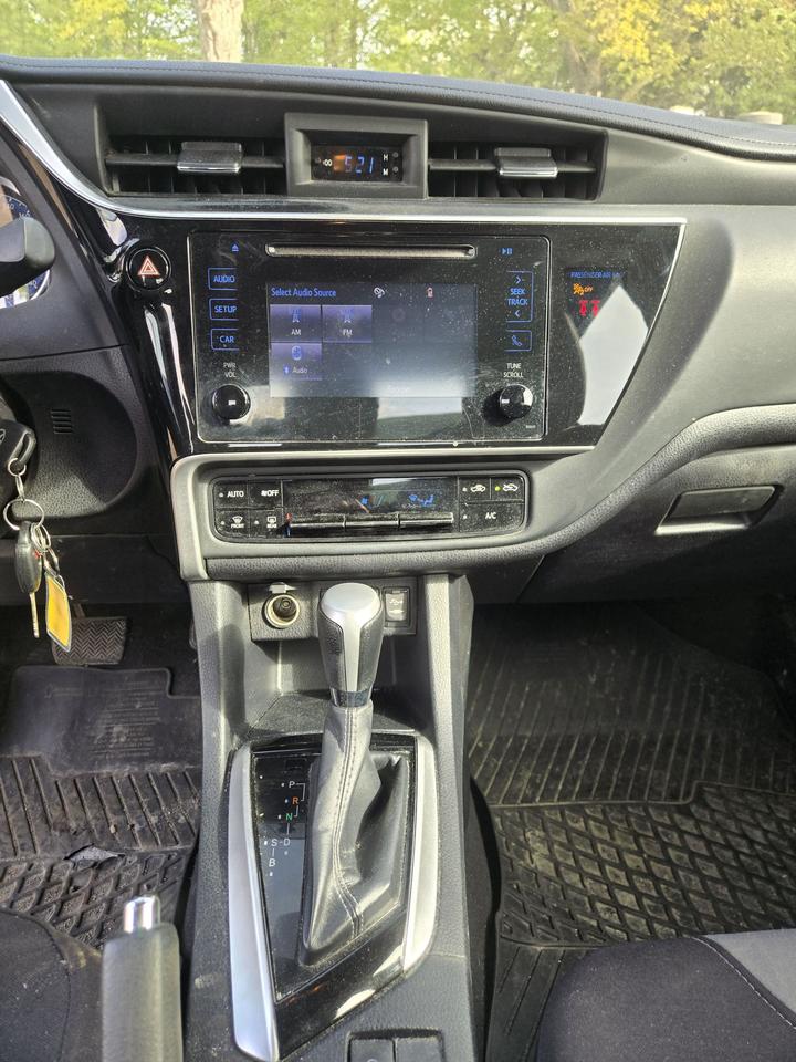 2019 Toyota Corolla LE Photo