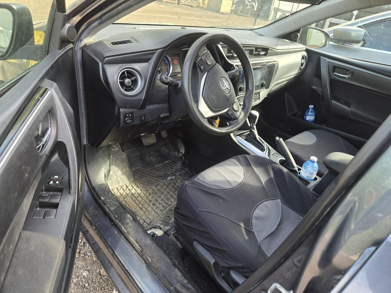 2019 Toyota Corolla LE Photo