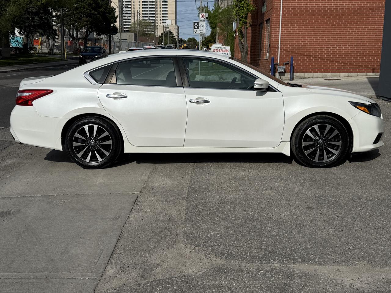 2016 Nissan Altima 2.5 SL Tech Photo