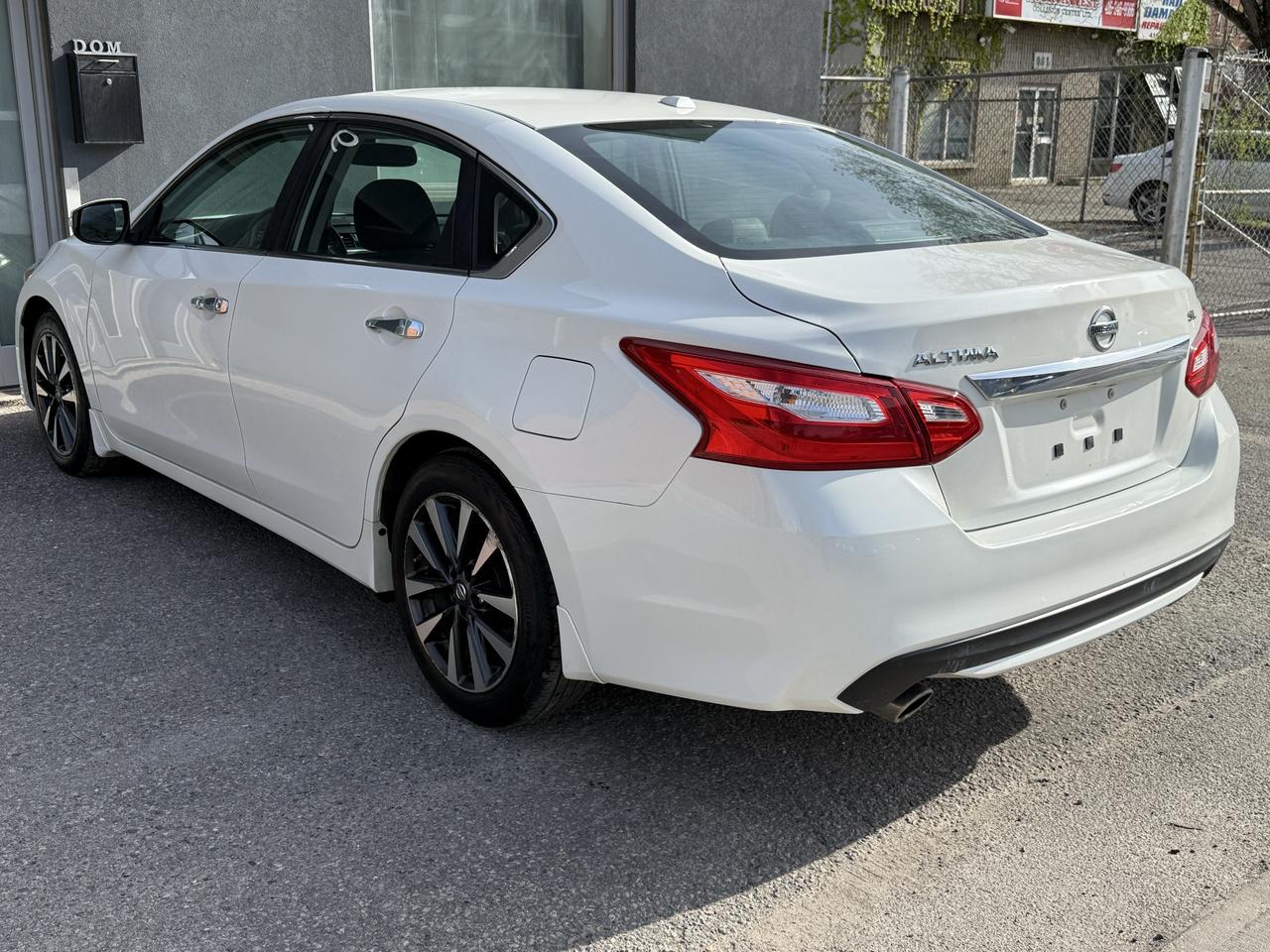 2016 Nissan Altima 2.5 SL Tech Photo
