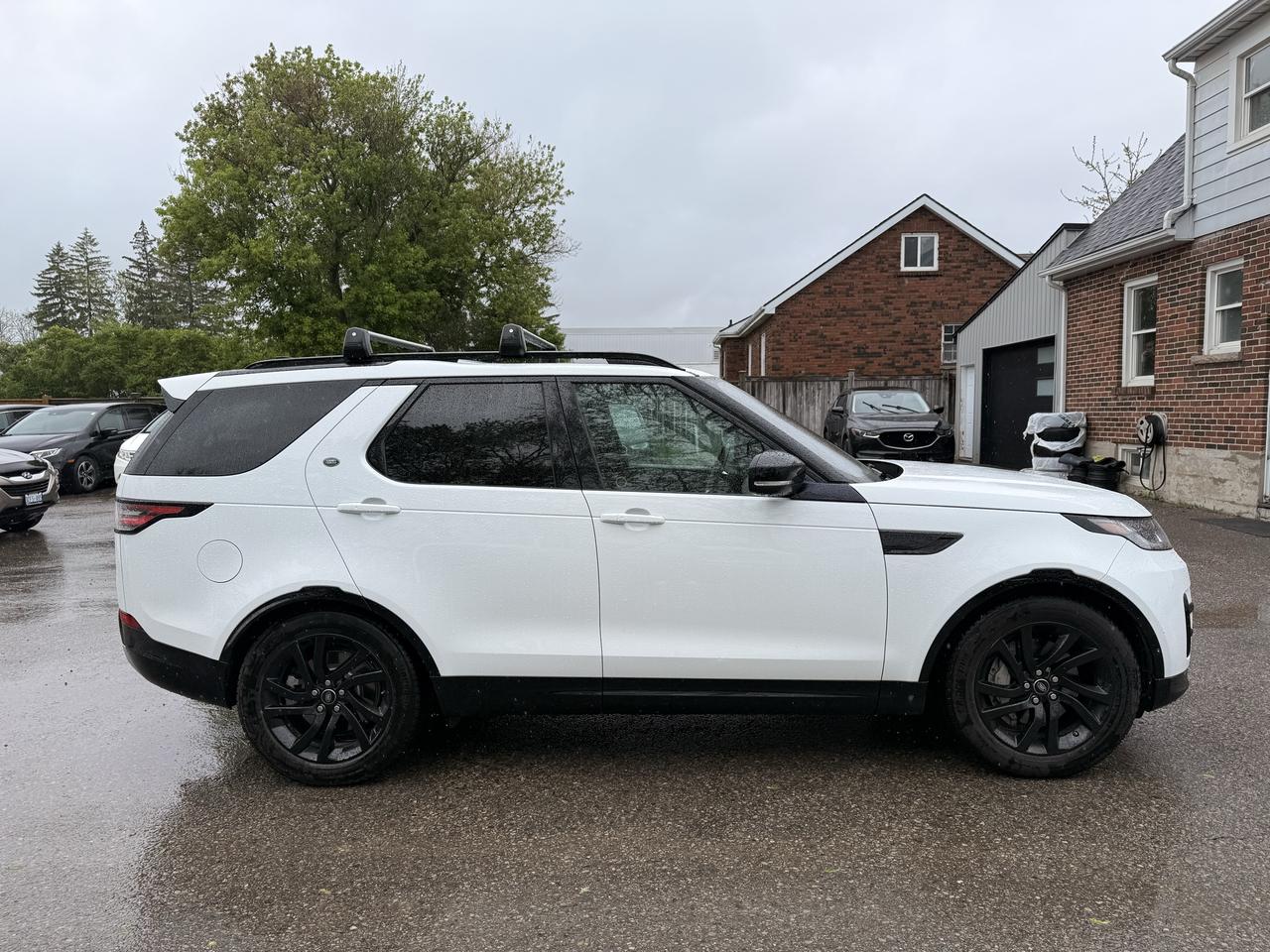 2019 Land Rover Discovery HSE Luxury | Clean CARFAX Photo