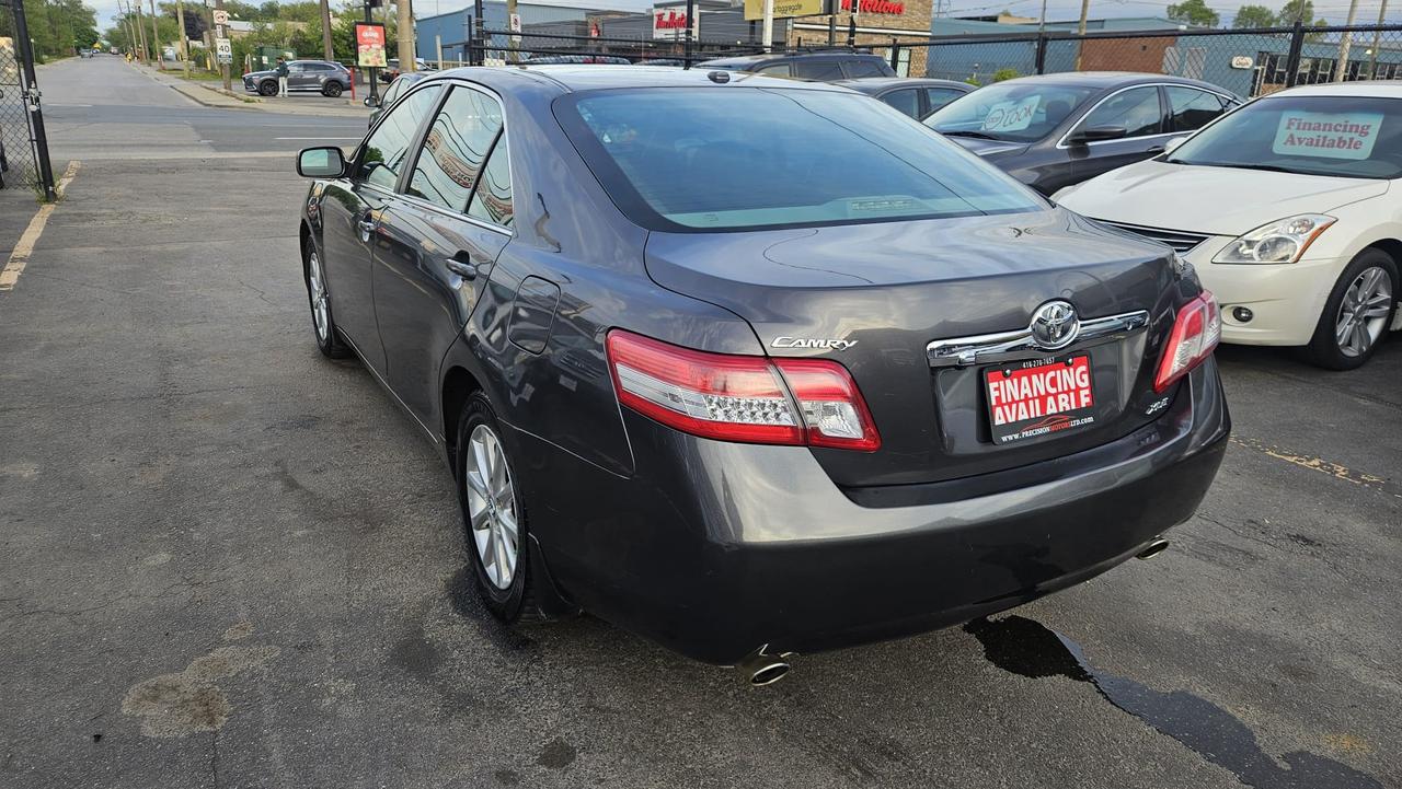 2011 Toyota Camry XLE Photo