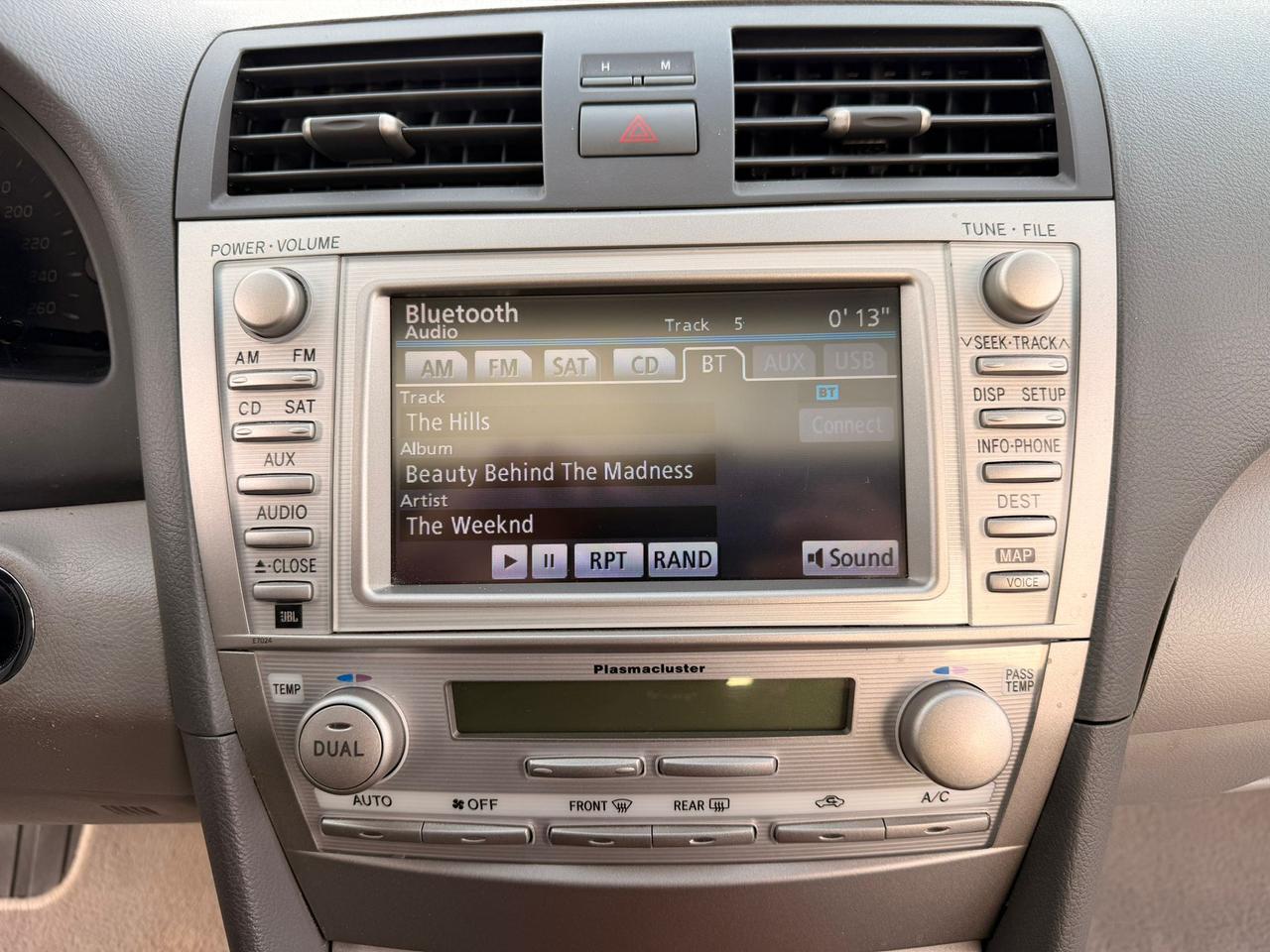 2011 Toyota Camry XLE Photo