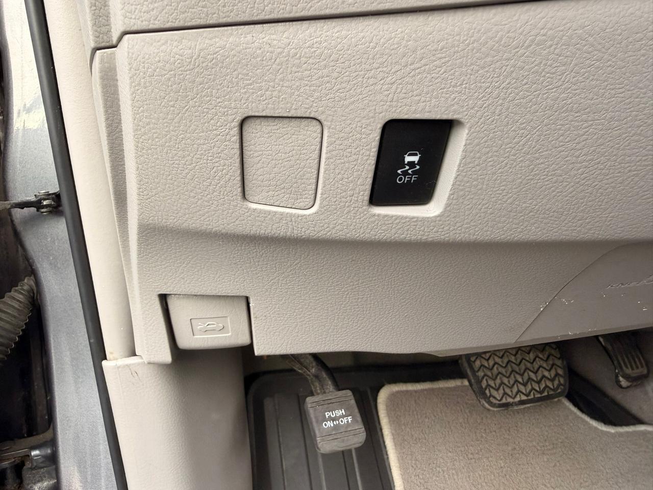 2011 Toyota Camry XLE Photo