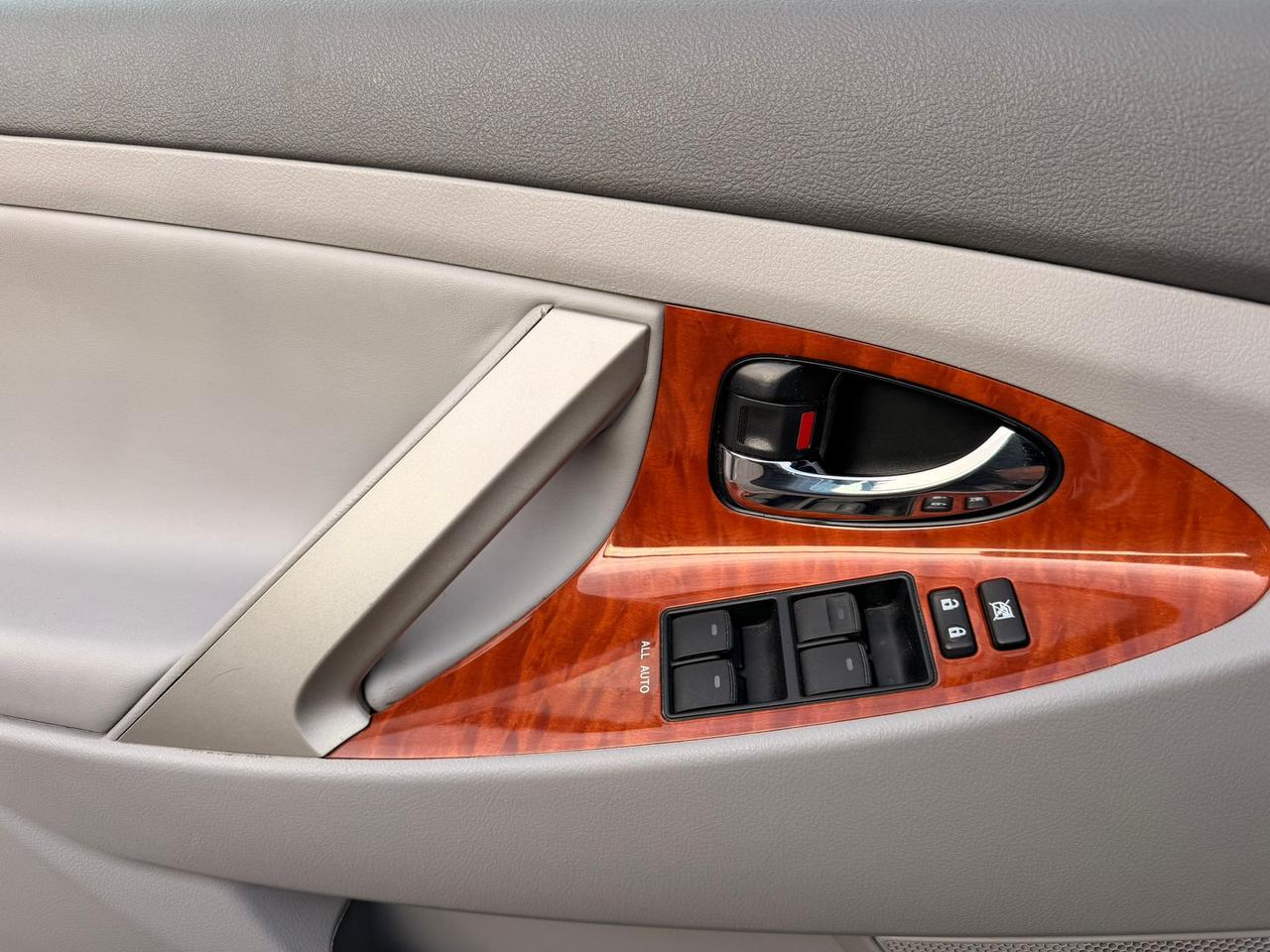 2011 Toyota Camry XLE Photo