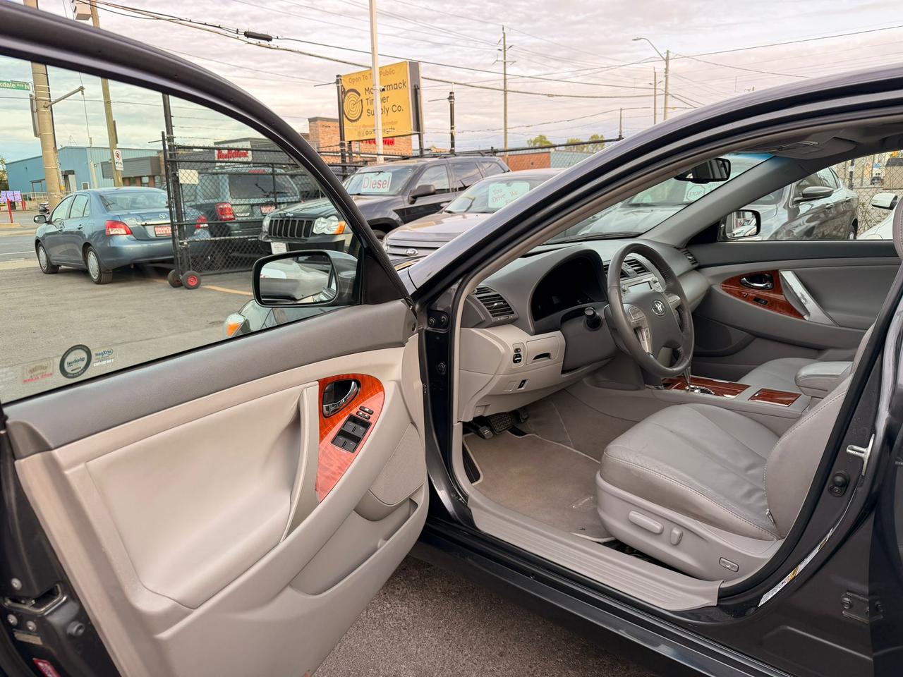 2011 Toyota Camry XLE Photo