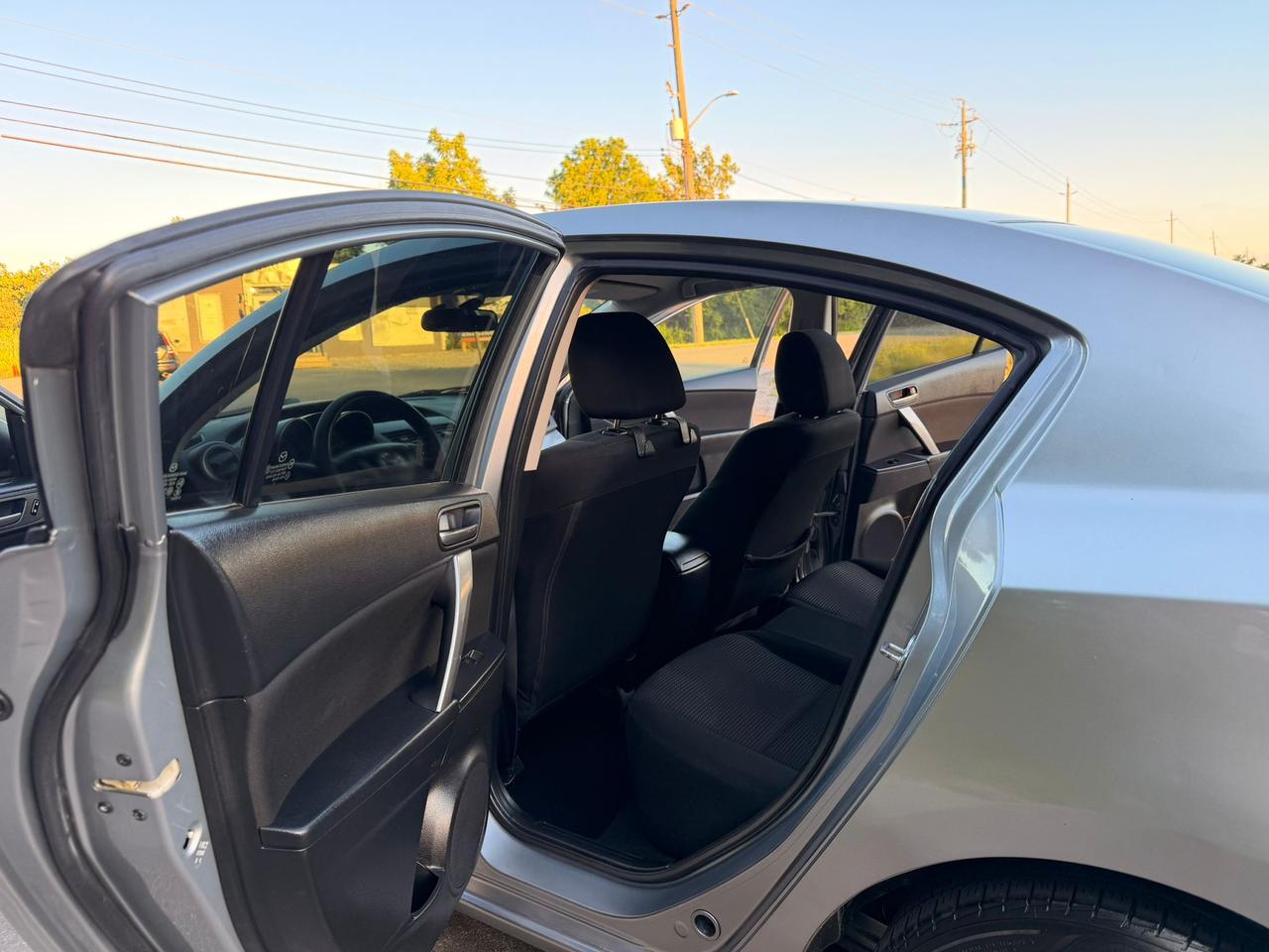 2012 Mazda MAZDA3 GS-SKY Photo