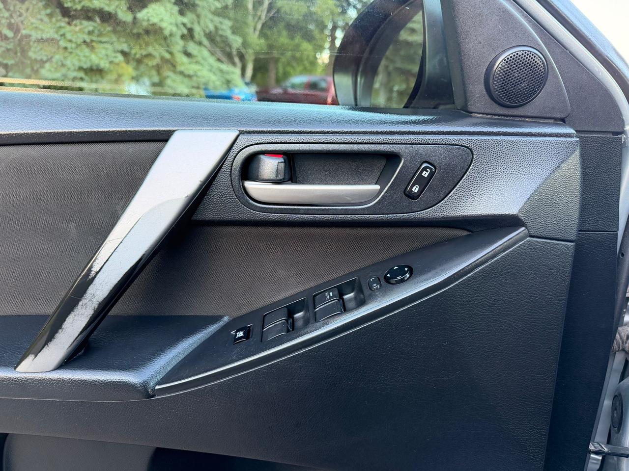 2012 Mazda MAZDA3 GS-SKY Photo