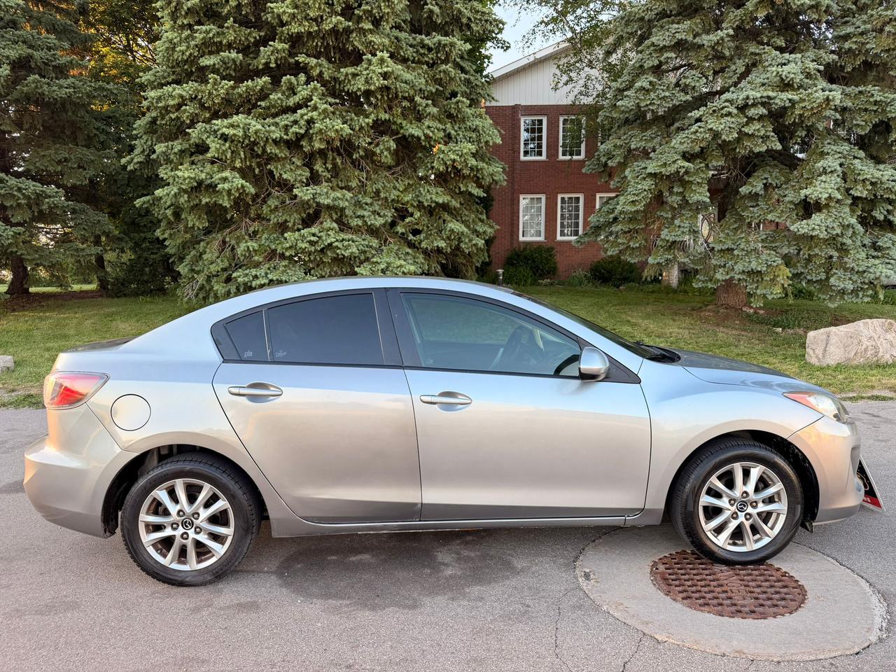 2012 Mazda MAZDA3 GS-SKY Photo