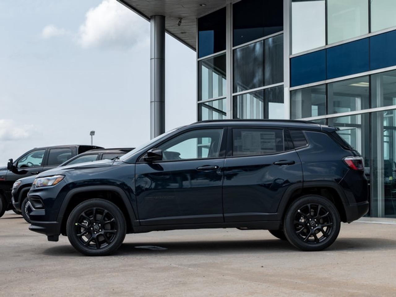 2026 Jeep Compass NORTH Photo4