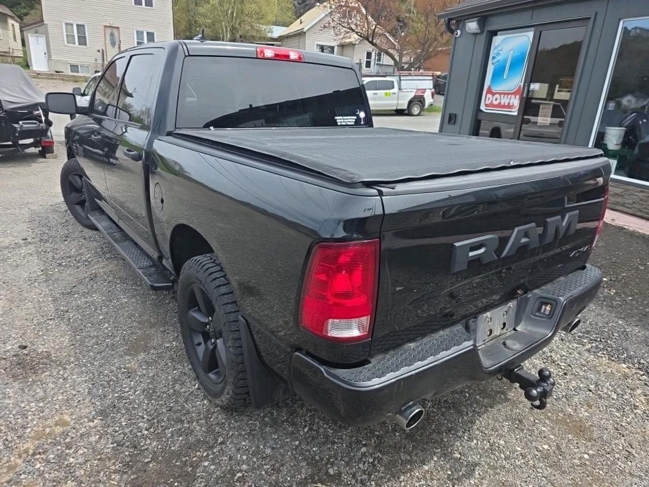 2019 RAM 1500 Classic ST Express Photo2