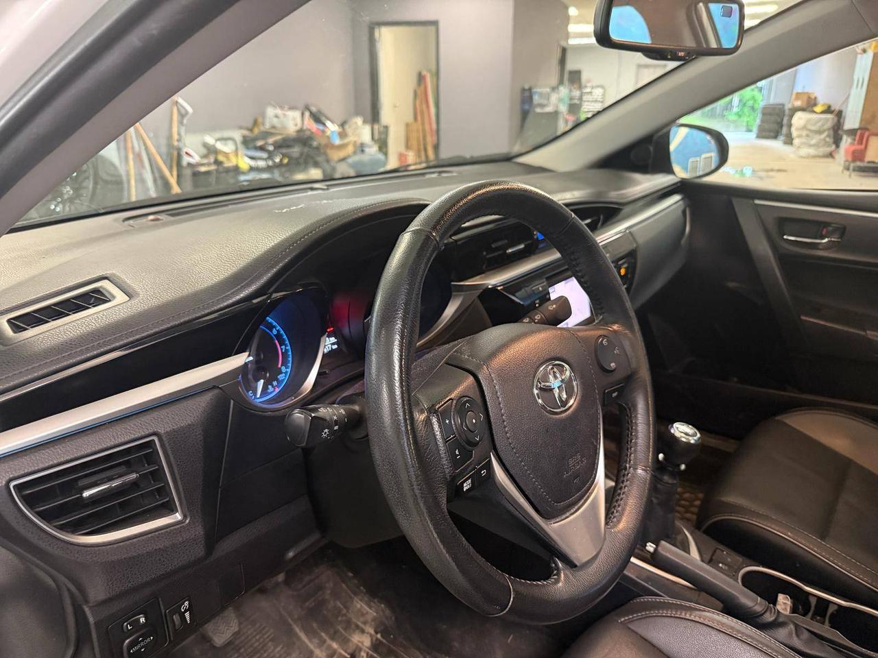 2015 Toyota Corolla 4dr Sdn Man Photo