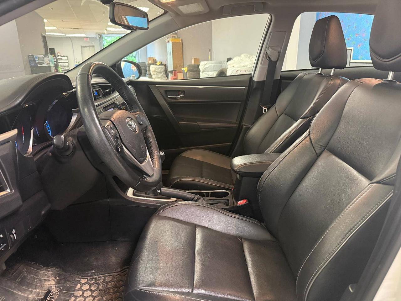 2015 Toyota Corolla 4dr Sdn Man Photo