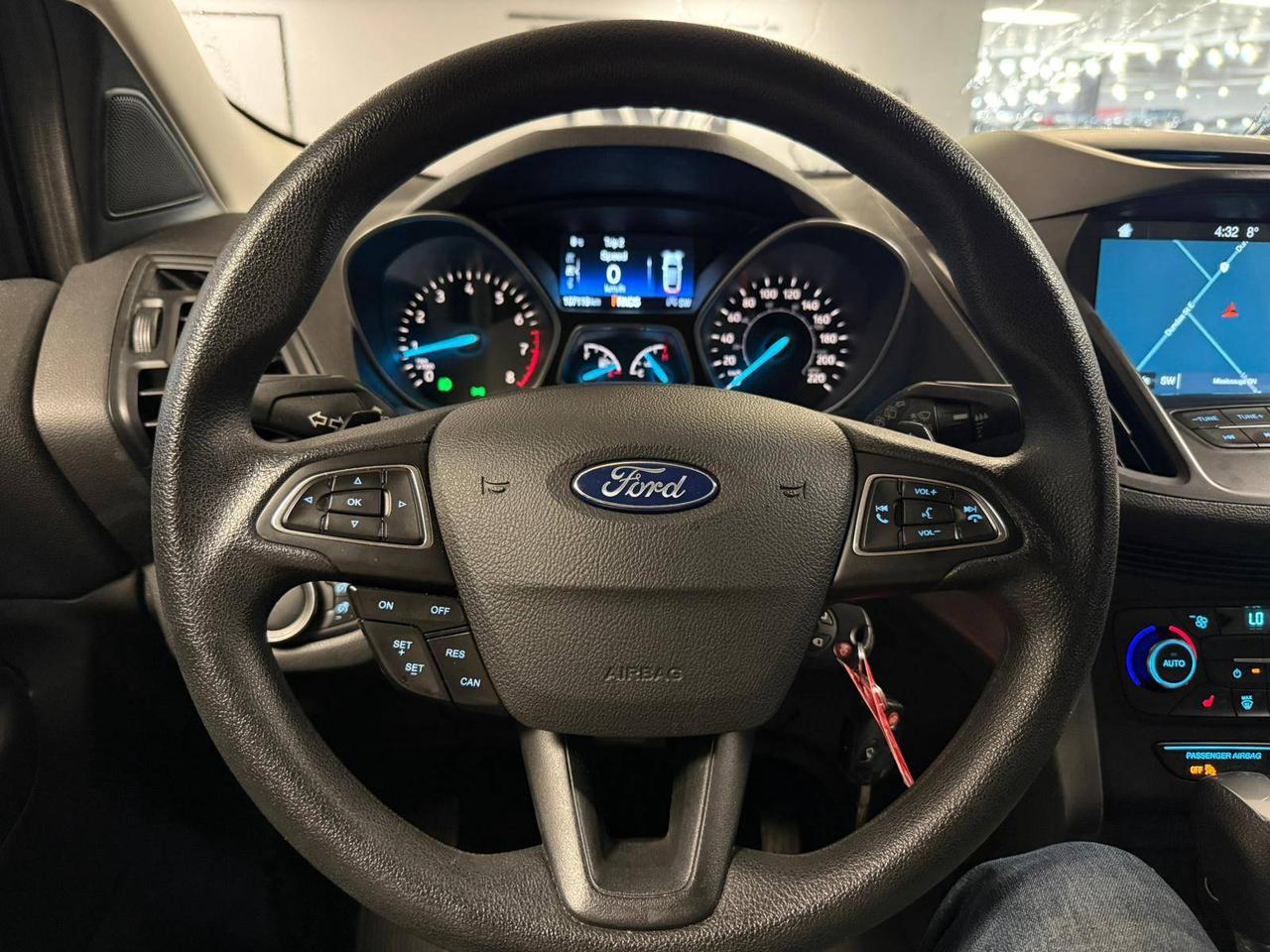 2017 Ford Escape 4WD 4dr SE, 13 DEALER SERVICE RECORDS Photo