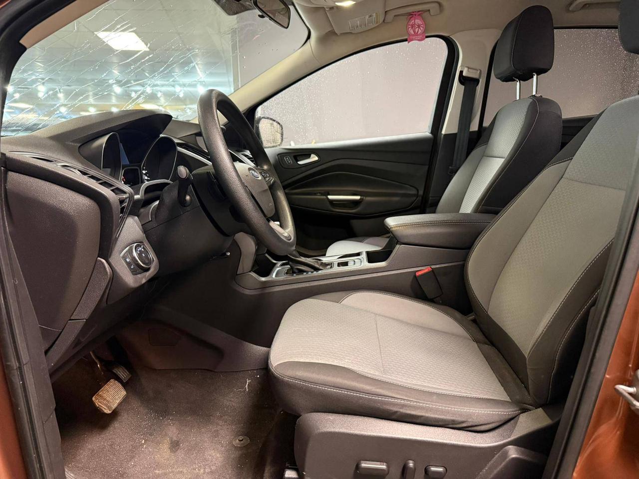 2017 Ford Escape 4WD 4dr SE, 13 DEALER SERVICE RECORDS Photo