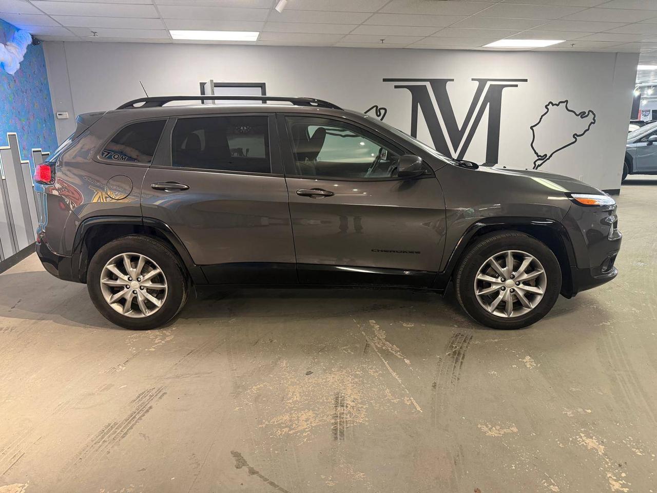 2018 Jeep Cherokee North Special Edition 4x4 , 24 DEALER SERVICE RECORDS Photo