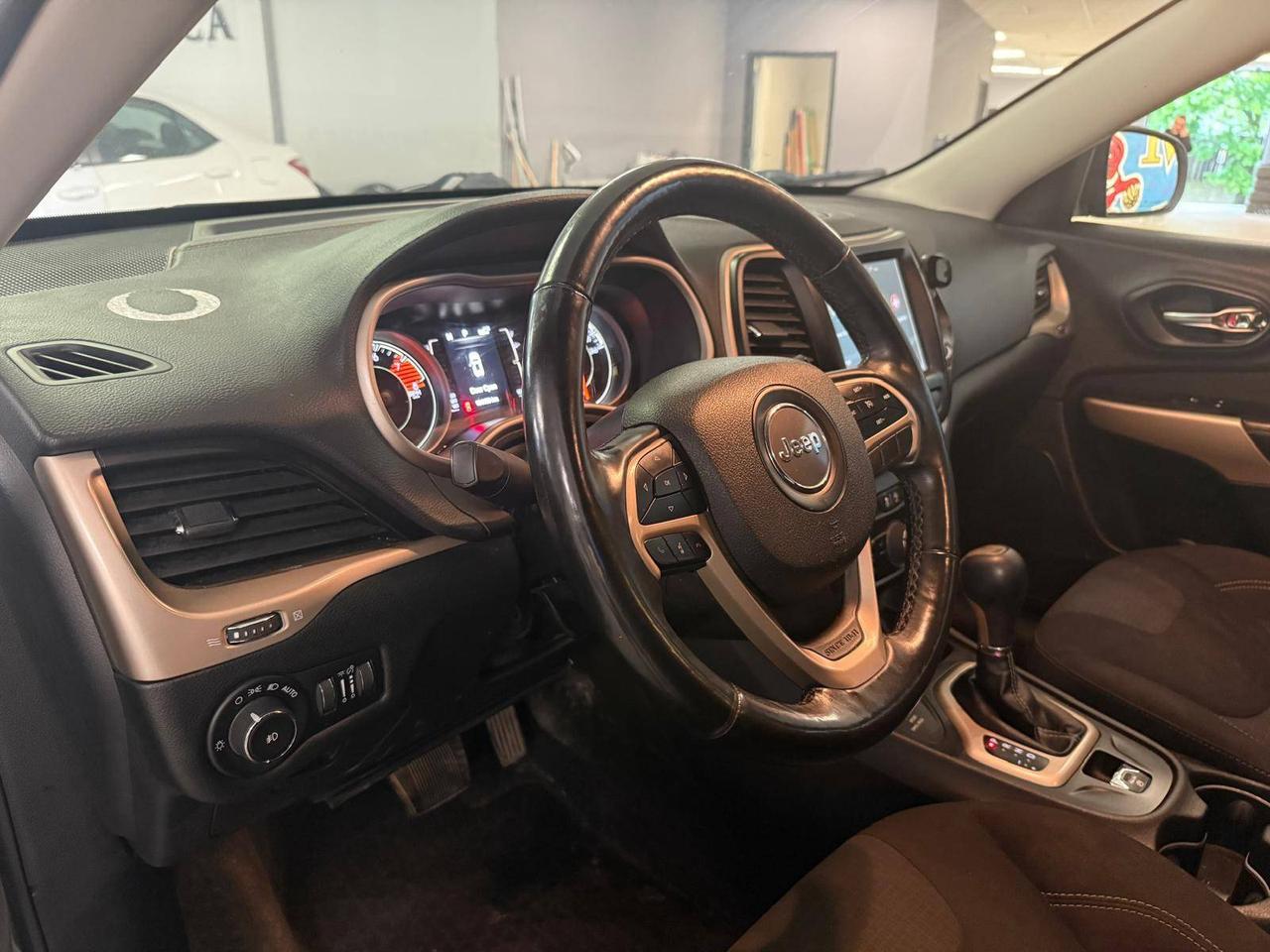 2018 Jeep Cherokee North Special Edition 4x4 , 24 DEALER SERVICE RECORDS Photo