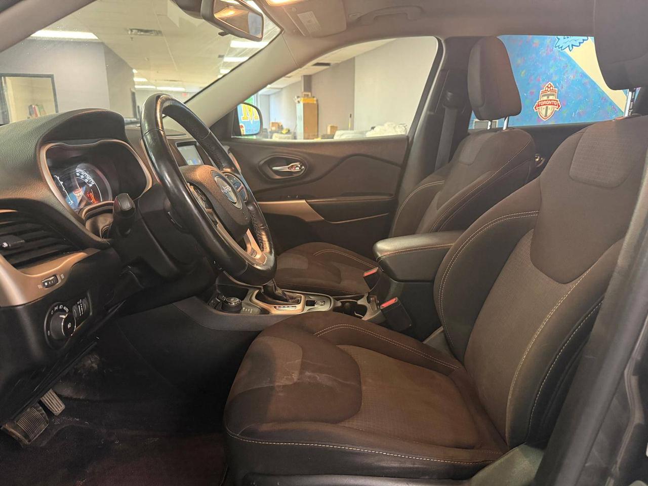 2018 Jeep Cherokee North Special Edition 4x4 , 24 DEALER SERVICE RECORDS Photo