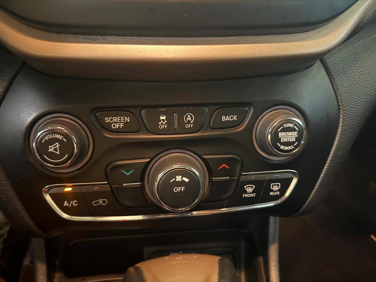 2018 Jeep Cherokee North Special Edition 4x4 , 24 DEALER SERVICE RECORDS Photo
