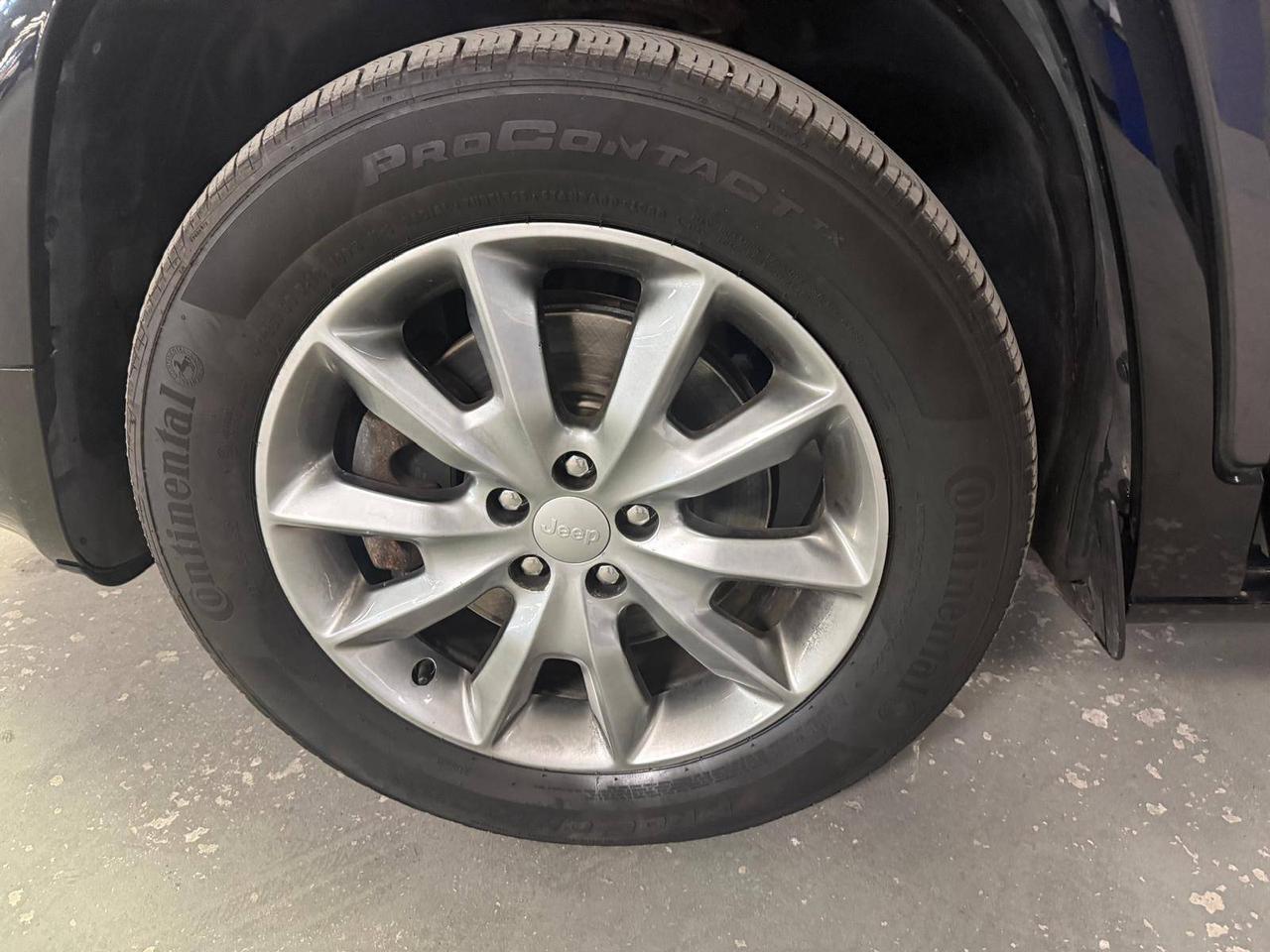 2018 Jeep Cherokee North Special Edition 4x4 , 24 DEALER SERVICE RECORDS Photo