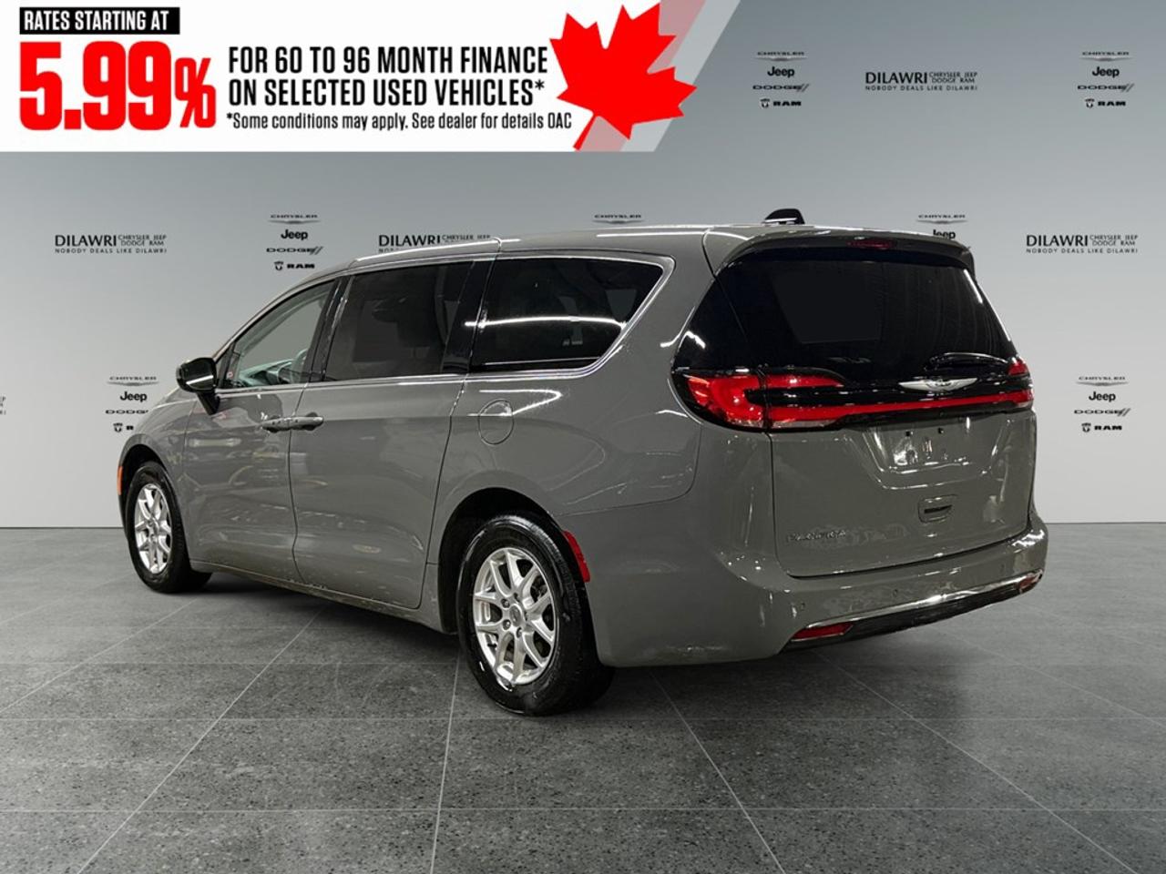 2023 Chrysler Pacifica Touring L FWD Photo2