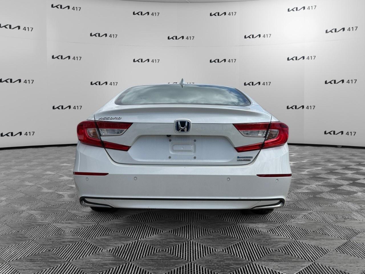 2022 Honda Accord Hybrid Touring CVT Hybrid Sedan Photo3
