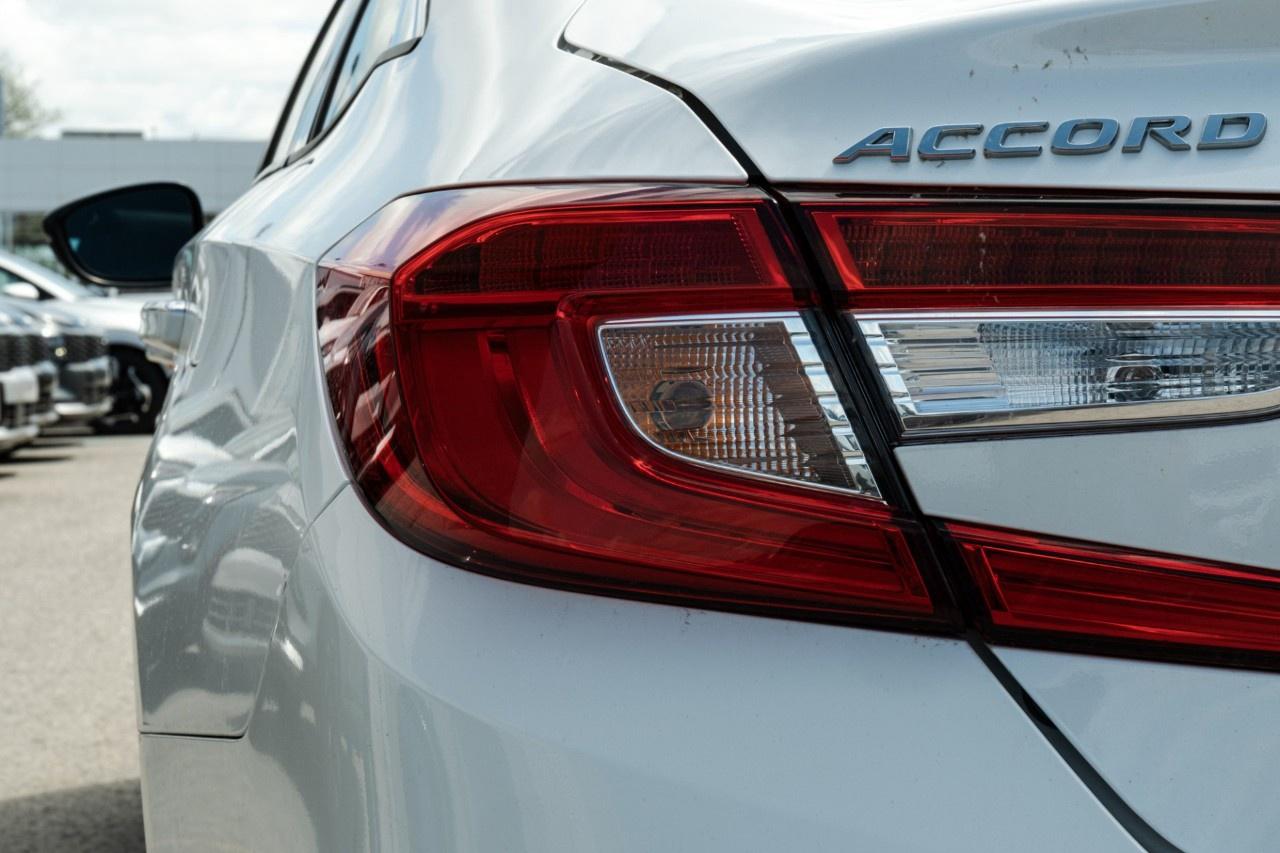 2022 Honda Accord Hybrid Touring CVT Hybrid Sedan Photo