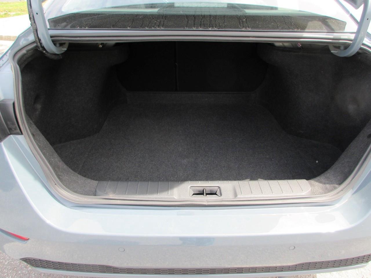 2025 Nissan Sentra SV Photo3