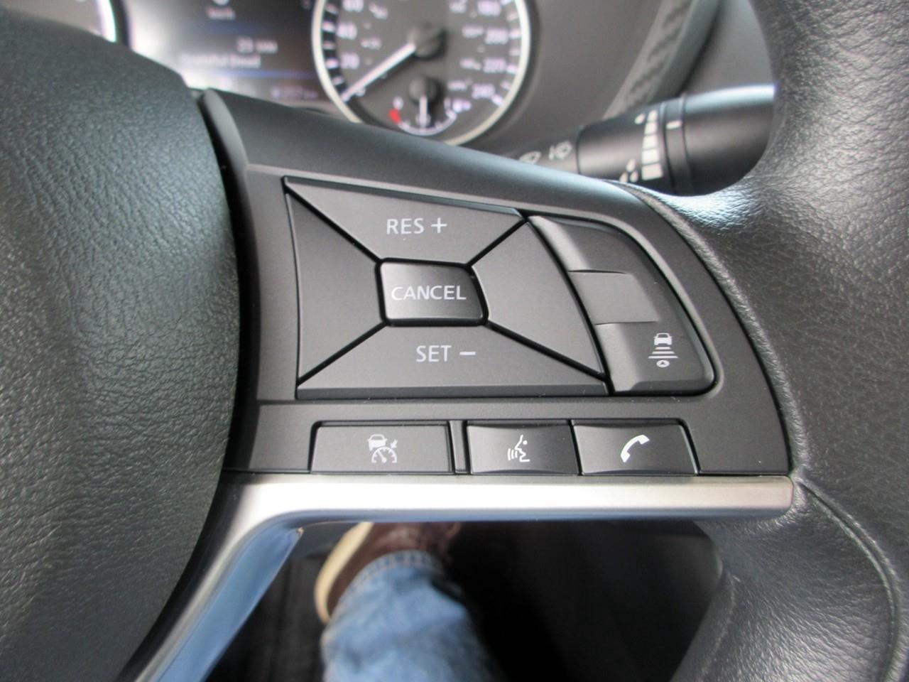 2025 Nissan Sentra SV Photo
