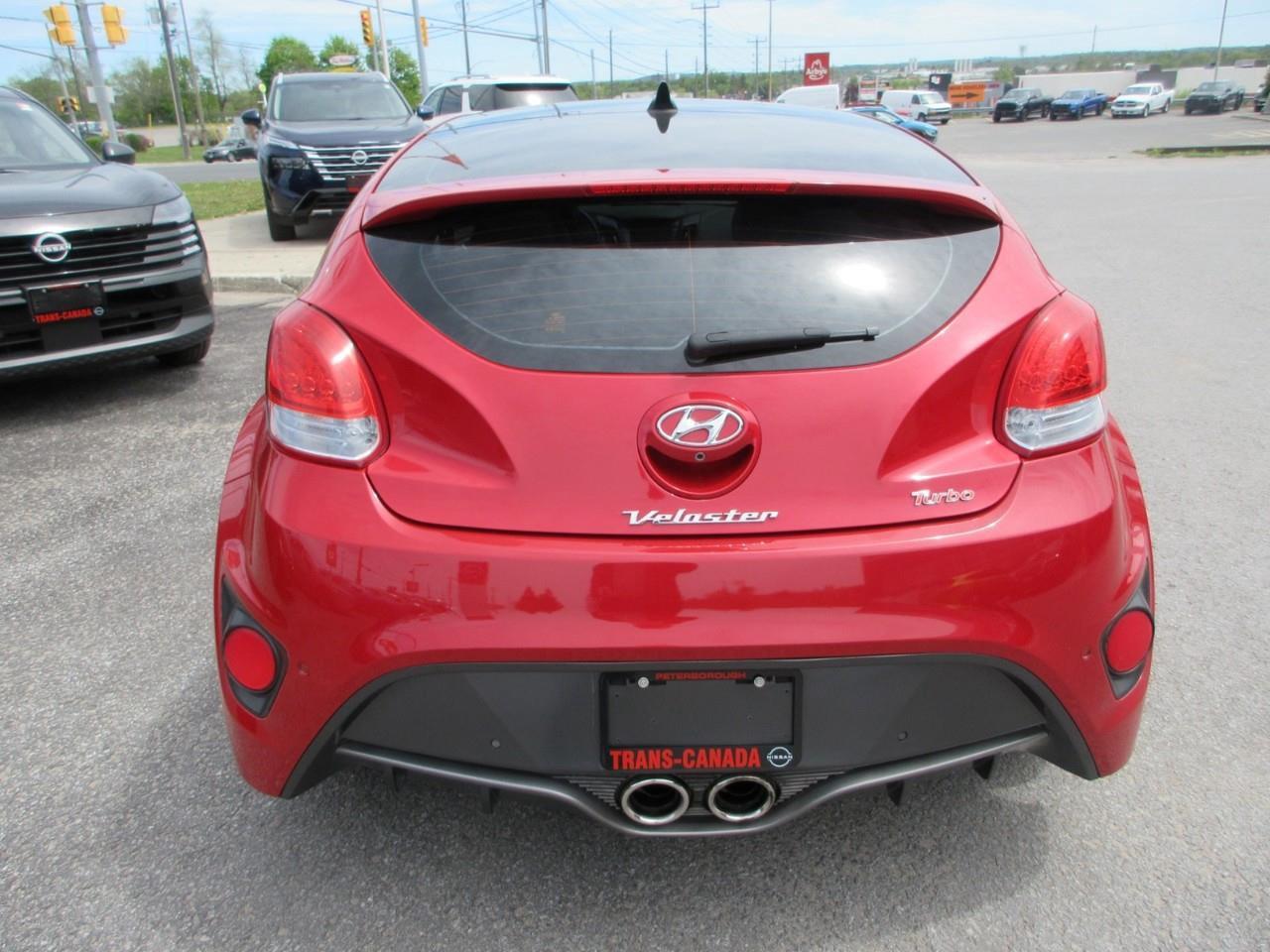 2015 Hyundai Veloster Turbo Photo3