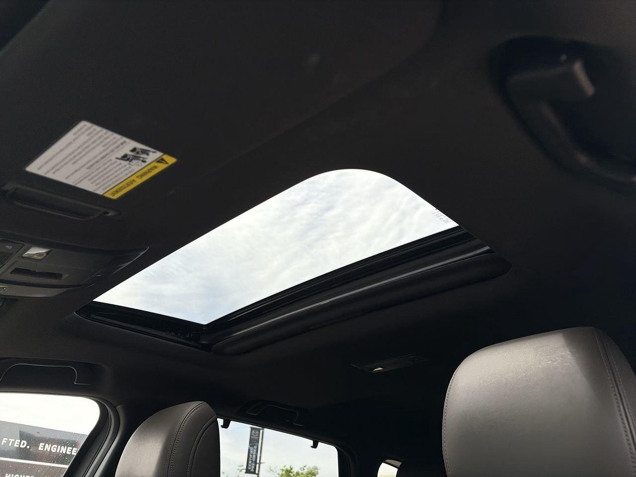 2022 Mazda CX-9 Signature CLEAN CARFAX | CPO ELIGIBLE | ONE OWNER Photo