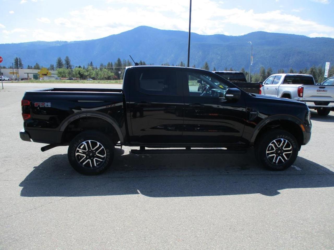 2024 Ford Ranger LARIAT CREW CAB FX4 - Photo #4