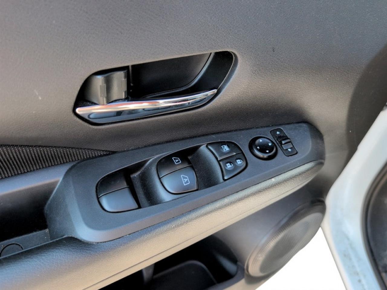 2025 Nissan Kicks Play SV Photo