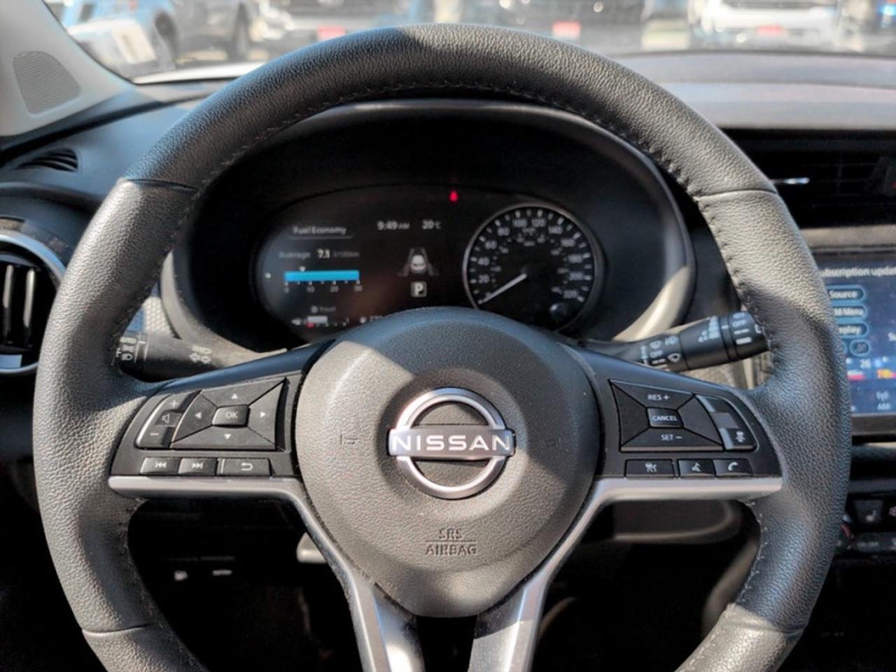 2025 Nissan Kicks Play SV Photo