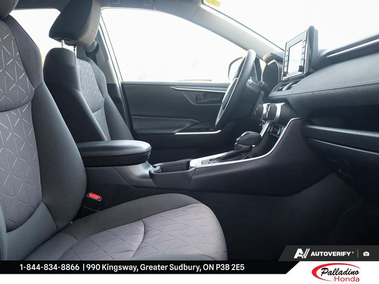 2019 Toyota RAV4 LE Photo
