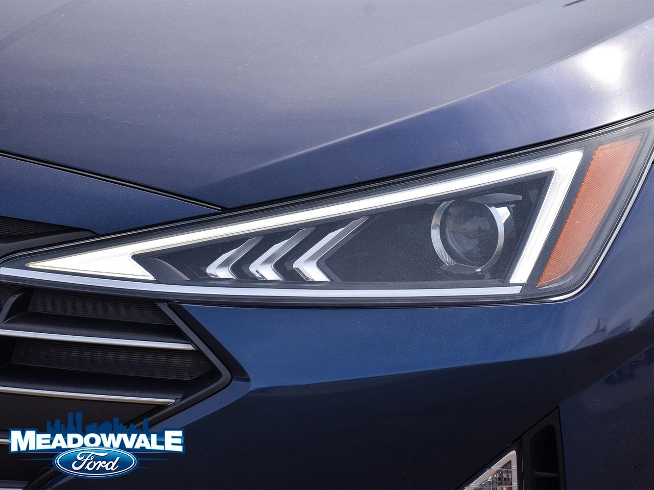 2019 Hyundai Elantra Luxury Photo