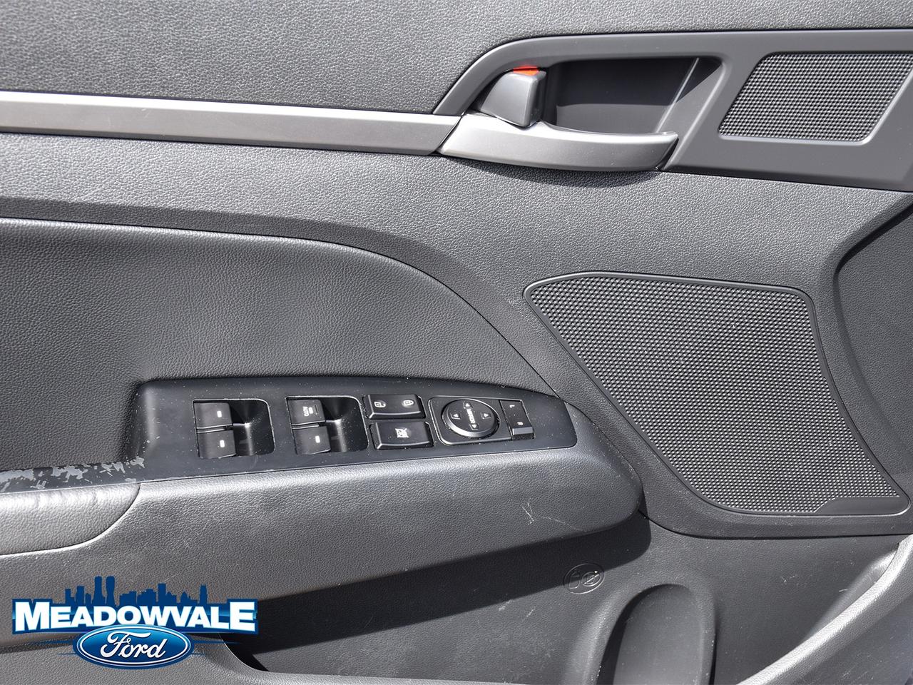 2019 Hyundai Elantra Luxury Photo