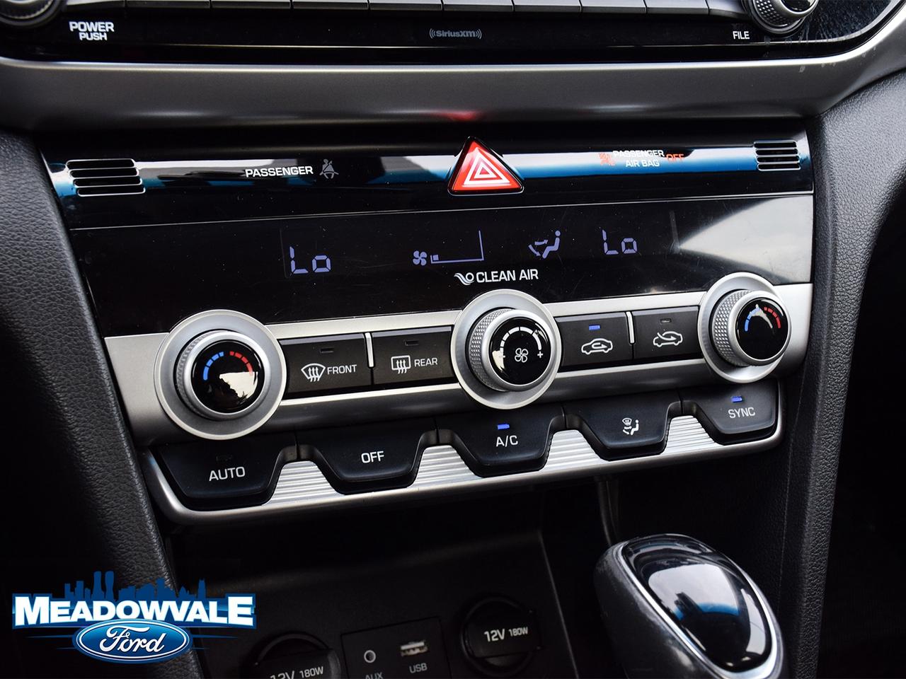 2019 Hyundai Elantra Luxury Photo