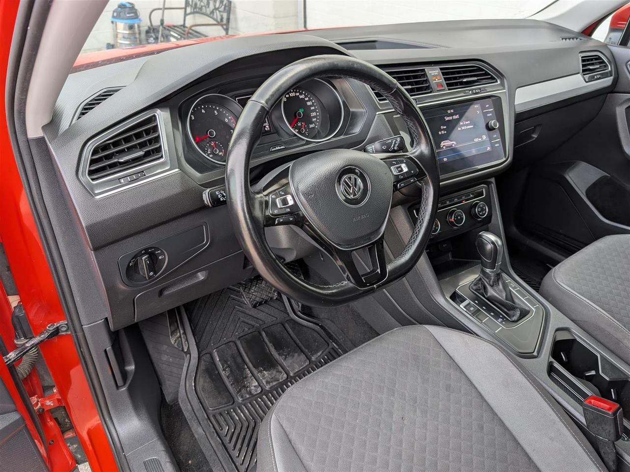 2018 Volkswagen Tiguan TRENDLINE - CARPLAY - HTD SEATS - REV CAM Photo