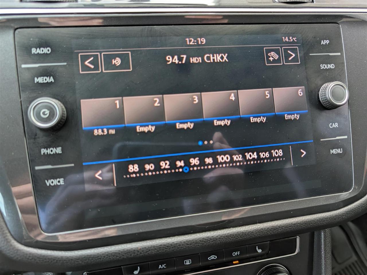 2018 Volkswagen Tiguan TRENDLINE - CARPLAY - HTD SEATS - REV CAM Photo