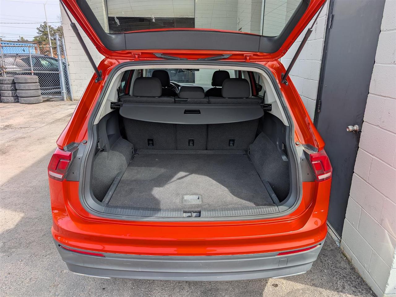 2018 Volkswagen Tiguan TRENDLINE - CARPLAY - HTD SEATS - REV CAM Photo